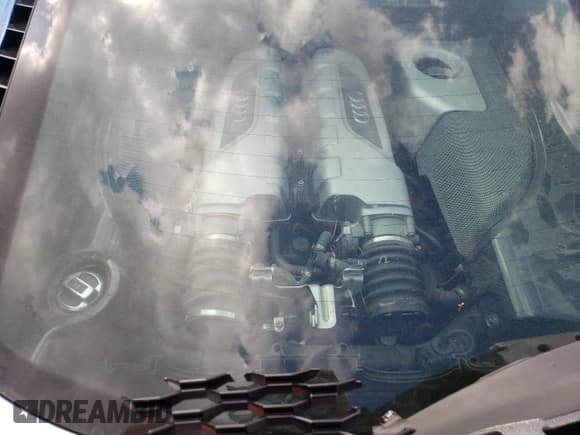 ✅ 2012 Audi R8 V10 • VIN: WUAENAFG0CN000740 • Lot: 47002395. Wystawiony na Copart z przebiegiem 60 873 mil. Bezpłatny archiwum sprzedaży aukcyjnych z USA i szczegółowy raport historii pojazdu na DreamBid. Zdjęcie 9.