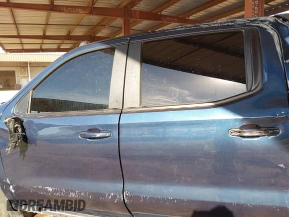 2021 Chevrolet Silverado 1500 LT z VIN 3GCUYDETXMG339497, wystawiony jako IAAI lot #41615456 z przebiegiem Nie podano mil oraz . Historia ofert i sprzedaży dostępna na DreamBid. Obrazek 14.