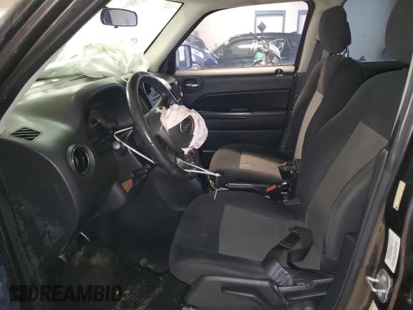 ✅ 2014 Jeep Patriot Latitude • VIN: 1C4NJRFB8ED846912 • Lot: 87866315. Listed on Copart with Not provided. Free auction sales archive from the USA and detailed vehicle history report at DreamBid. Image 7.