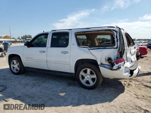 2008 Chevrolet Suburban LT с VIN 1GNFC16058J218236, выставлен на аукционе Copart как лот 75555554 с пробегом 103 718 миль миль и Списание • Salvage title. История ставок и продаж доступна на DreamBid. Изображение 2.