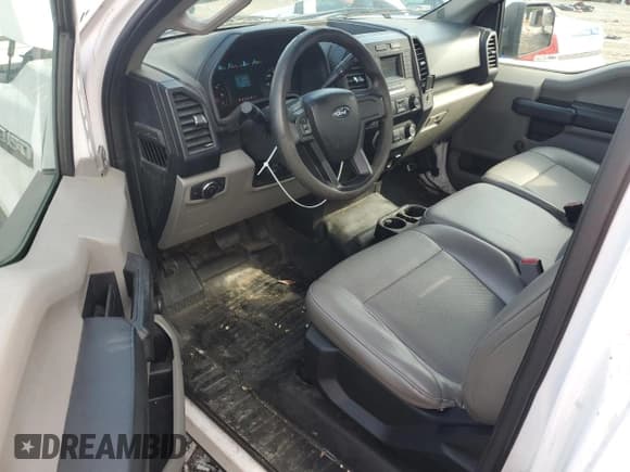 ✅ 2016 Ford F-150 XL • VIN: 1FTMF1CFXGKF56532 • Lot: 69065275. Wystawiony na Copart z przebiegiem 69 900 mil. Bezpłatny archiwum sprzedaży aukcyjnych z USA i szczegółowy raport historii pojazdu na DreamBid. Zdjęcie 8.