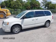 ✅ 2010 Chrysler Town & Country LX • VIN: 2A4RR2D15AR392468 • Lot: 43015328. Wystawiony na IAAI z przebiegiem 165 515 mil. Bezpłatny archiwum sprzedaży aukcyjnych z USA i szczegółowy raport historii pojazdu na DreamBid. Zdjęcie 14.