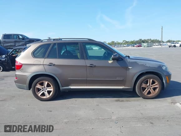 ✅ 2012 BMW X5 35d • VIN: 5UXZW0C58CL664206 • Lot: 43867099. Listed on IAAI with 174,720 mi. Free auction sales archive from the USA and detailed vehicle history report at DreamBid. Image 13.