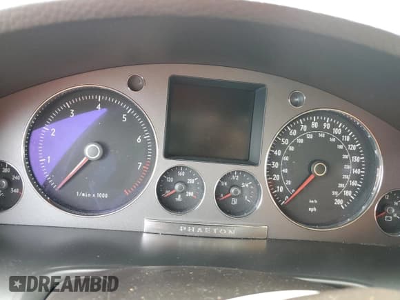 ✅ 2004 Volkswagen Phaeton V8 • VIN: WVWAF63D548010048 • Lot: 70563795. Wystawiony na Copart z przebiegiem Nie podano. Bezpłatny archiwum sprzedaży aukcyjnych z USA i szczegółowy raport historii pojazdu na DreamBid. Zdjęcie 9.