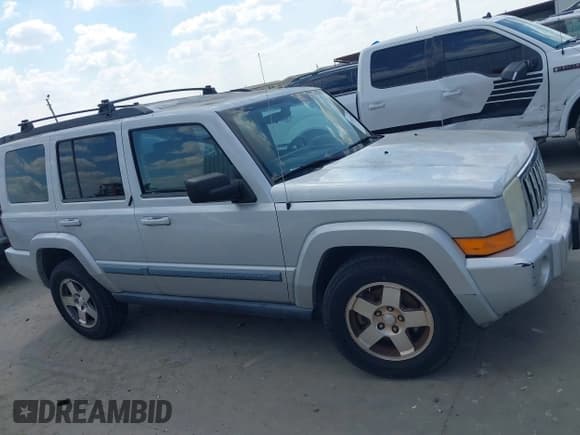 ✅ 2009 Jeep Commander Sport • VIN: 1J8HH48K19C546139 • Lot: 43347773. Wystawiony na IAAI z przebiegiem 96 512 mil. Bezpłatny archiwum sprzedaży aukcyjnych z USA i szczegółowy raport historii pojazdu na DreamBid. Zdjęcie 13.