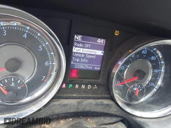 ✅ 2011 Chrysler Town & Country Touring • VIN: 2A4RR5DG8BR624570 • Lot: 43735088. Wystawiony na IAAI z przebiegiem 233 629 mil. Bezpłatny archiwum sprzedaży aukcyjnych z USA i szczegółowy raport historii pojazdu na DreamBid. Zdjęcie 6.