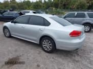 ✅ 2015 Volkswagen Passat S • VIN: 1VWAS7A31FC021234 • Lot: 43642821. Wystawiony na IAAI z przebiegiem 99 595 mil. Bezpłatny archiwum sprzedaży aukcyjnych z USA i szczegółowy raport historii pojazdu na DreamBid. Zdjęcie 3.