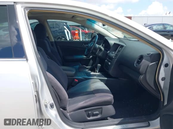 ✅ 2014 Nissan Maxima SV • VIN: 1N4AA5AP4EC447078 • Lot: 42584744. Wystawiony na IAAI z przebiegiem 92 213 mil. Bezpłatny archiwum sprzedaży aukcyjnych z USA i szczegółowy raport historii pojazdu na DreamBid. Zdjęcie 5.