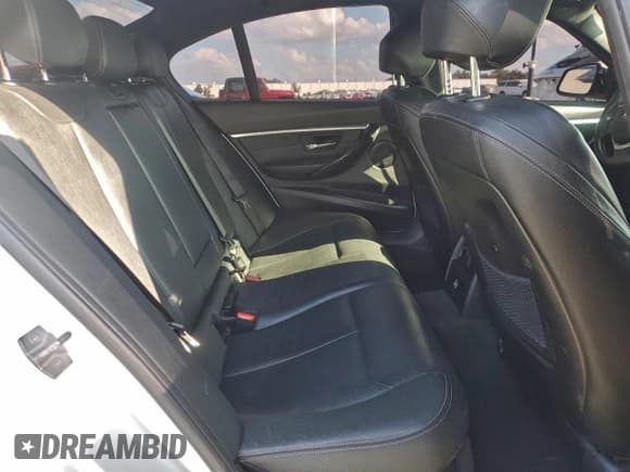 ✅ 2018 BMW 3 Series 330i • VIN: WBA8B9G52JNU96391 • Lot: 93982215. Listed on Copart with 81,342 mi. Free auction sales archive from the USA and detailed vehicle history report at DreamBid. Image 10.