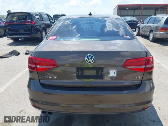 ✅ 2015 Volkswagen Jetta SE • VIN: 3VWD07AJ0FM214295 • Лот: 42593549. Опубликован ранее на IAAI с пробегом 62 720 миль. Бесплатный доступ к архиву аукционных продаж из США и подробный отчёт об истории автомобиля на DreamBid. Изображение 15.