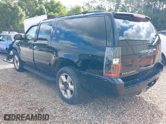 ✅ 2007 Chevrolet Suburban LT • VIN: 1GNFK16307R360880 • Лот: 43586256. Опубликован ранее на IAAI с пробегом 268 825 миль. Бесплатный доступ к архиву аукционных продаж из США и подробный отчёт об истории автомобиля на DreamBid. Изображение 3.