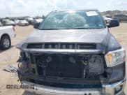 ✅ 2017 Toyota Tundra SR5 • VIN: 5TFEW5F11HX216606 • Lot: 42962329. Wystawiony na IAAI z przebiegiem 100 503 mil. Bezpłatny archiwum sprzedaży aukcyjnych z USA i szczegółowy raport historii pojazdu na DreamBid. Zdjęcie 12.