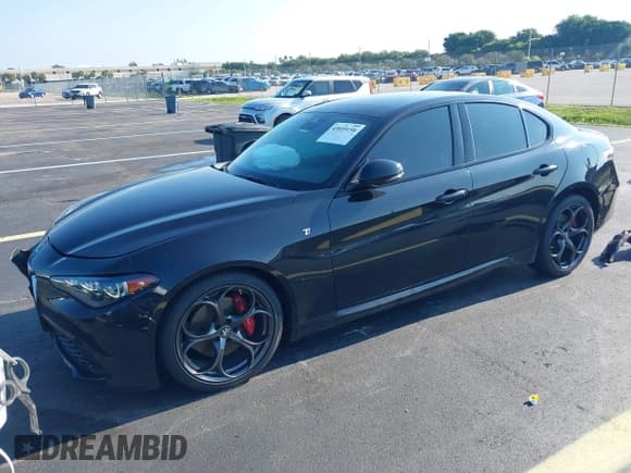 ✅ 2024 Alfa Romeo Giulia Veloce • VIN: ZARFAMBN0R7683089 • Lot: 43059158. Listed on IAAI with 27,528 mi. Free auction sales archive from the USA and detailed vehicle history report at DreamBid. Image 17.