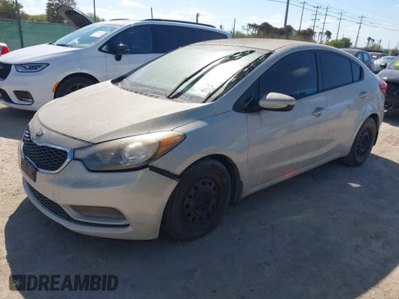 ✅ 2015 Kia Forte LX • VIN: KNAFK4A60F5275729 • Lot: 43709990. Wystawiony na IAAI z przebiegiem 147 640 mil. Bezpłatny archiwum sprzedaży aukcyjnych z USA i szczegółowy raport historii pojazdu na DreamBid. Zdjęcie 2.