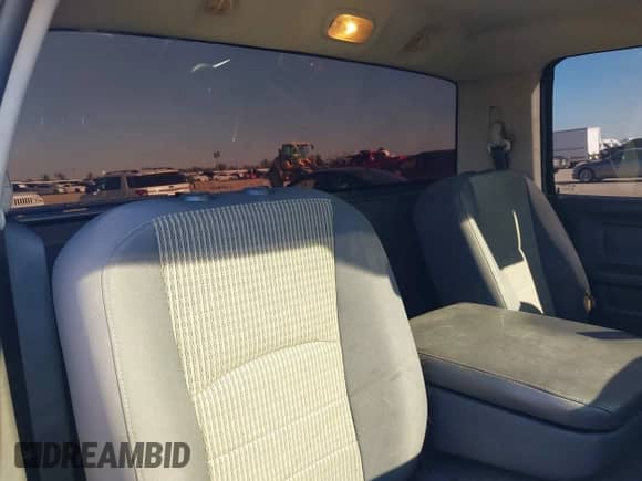 2009 Dodge 1500 ST z VIN 1D3HB16K79J508427, wystawiony jako IAAI lot #43605808 z przebiegiem 154 683 mil mil oraz . Historia ofert i sprzedaży dostępna na DreamBid. Obrazek 8.