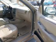 ✅ 2005 Ford Explorer XLT • VIN: 1FMZU73K35UA37668 • Lot: 42149109. Wystawiony na IAAI z przebiegiem 154 593 mil. Bezpłatny archiwum sprzedaży aukcyjnych z USA i szczegółowy raport historii pojazdu na DreamBid. Zdjęcie 5.