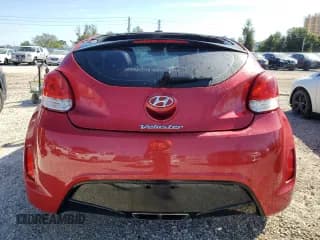 ✅ 2016 Hyundai Veloster • VIN: KMHTC6AD9GU300188 • Lot: 77592384. Wystawiony na Copart z przebiegiem 88 769 mil. Bezpłatny archiwum sprzedaży aukcyjnych z USA i szczegółowy raport historii pojazdu na DreamBid. Zdjęcie 6.