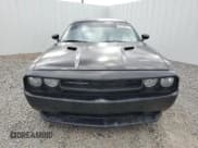 ✅ 2013 Dodge Challenger SXT • VIN: 2C3CDYAG4DH641542 • Lot: 44901395. Wystawiony na Copart z przebiegiem 99 952 mil. Bezpłatny archiwum sprzedaży aukcyjnych z USA i szczegółowy raport historii pojazdu na DreamBid. Zdjęcie 5.