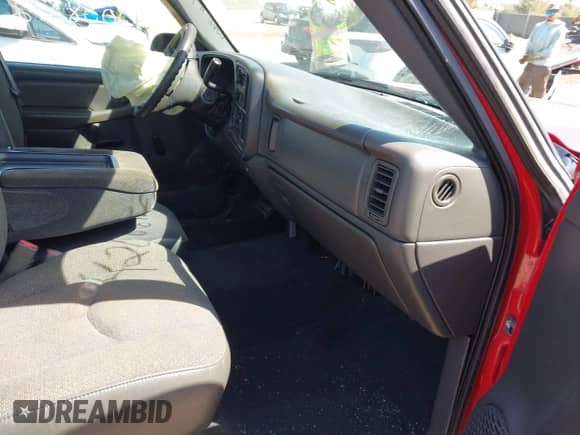 2004 Chevrolet Silverado 1500 z VIN 1GCEC14X34Z338245, wystawiony jako IAAI lot #42038672 z przebiegiem Nie podano mil oraz . Historia ofert i sprzedaży dostępna na DreamBid. Obrazek 5.