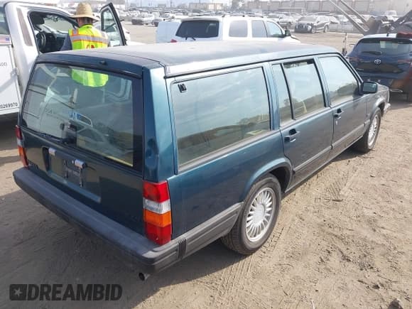 ✅ 1994 Volvo 940 • VIN: YV1JW8318R1114898 • Лот: 43594813. Опубликован ранее на IAAI с пробегом 246 196 миль. Бесплатный доступ к архиву аукционных продаж из США и подробный отчёт об истории автомобиля на DreamBid. Изображение 4.