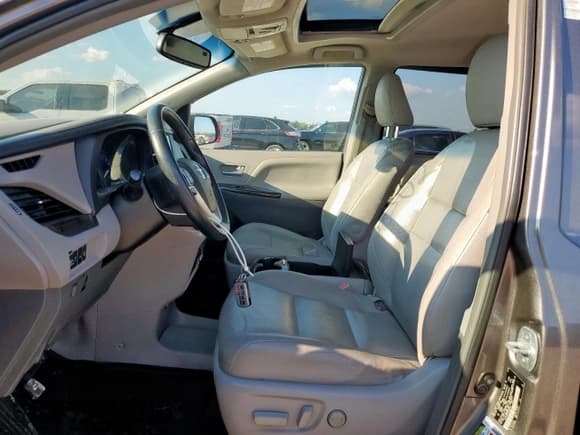 ✅ 2017 Toyota Sienna XLE Auto Access Seat • VIN: 5TDYZ3DC5HS802745 • Lot: 85313025. Listed on Copart with 188,861 mi. Free auction sales archive from the USA and detailed vehicle history report at DreamBid. Image 7.
