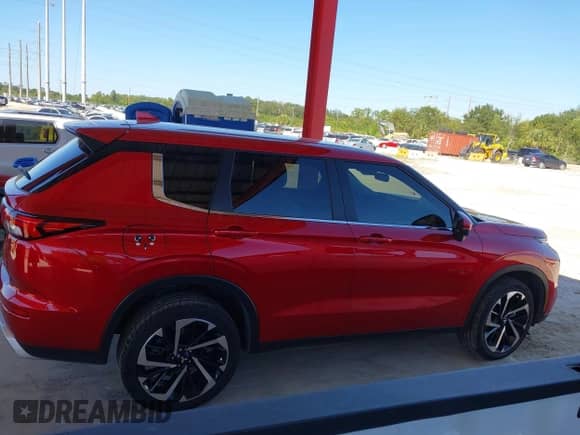 2024 Mitsubishi Outlander SE z VIN JA4J3VA85RZ076605, wystawiony jako IAAI lot #43430661 z przebiegiem 43 371 mil mil oraz . Historia ofert i sprzedaży dostępna na DreamBid. Obrazek 13.