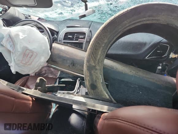 ✅ 2019 Lincoln Nautilus Reserve • VIN: 2LMPJ8LP7KBL14328 • Lot: 92471225. Listed on Copart with Not provided. Free auction sales archive from the USA and detailed vehicle history report at DreamBid. Image 8.