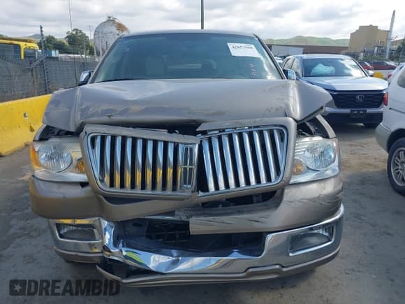 ✅ 2006 Lincoln Mark LT • VIN: 5LTPW16566FJ03383 • Lot: 42057560. Wystawiony na IAAI z przebiegiem 125 355 mil. Bezpłatny archiwum sprzedaży aukcyjnych z USA i szczegółowy raport historii pojazdu na DreamBid. Zdjęcie 12.