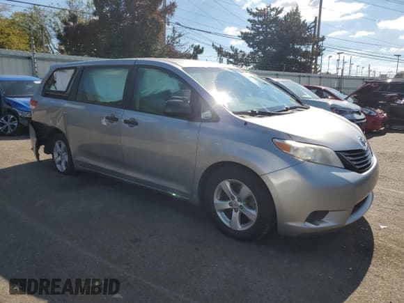 ✅ 2011 Toyota Sienna • VIN: 5TDZK3DC4BS013437 • Lot: 86678515. Listed on Copart with 131,191 mi. Free auction sales archive from the USA and detailed vehicle history report at DreamBid. Image 4.