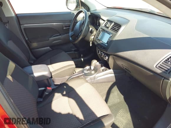 ✅ 2017 Mitsubishi Outlander ES • VIN: JA4AR3AU1HZ050758 • Lot: 42728384. Wystawiony na IAAI z przebiegiem 59 405 mil. Bezpłatny archiwum sprzedaży aukcyjnych z USA i szczegółowy raport historii pojazdu na DreamBid. Zdjęcie 5.