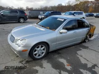 ✅ 2003 Mercedes-Benz C 240 • VIN: WDBRF61J43A470870 • Lot: 92164705. Wystawiony na Copart z przebiegiem Nie podano. Bezpłatny archiwum sprzedaży aukcyjnych z USA i szczegółowy raport historii pojazdu na DreamBid. Zdjęcie 1.