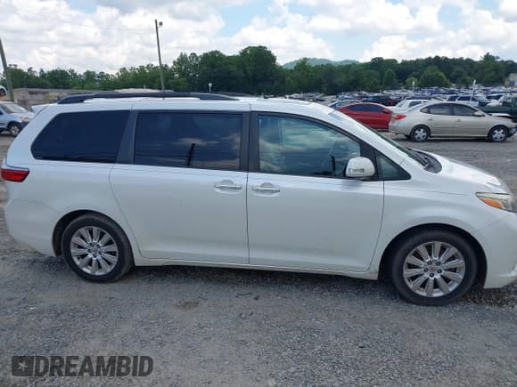 ✅ 2016 Toyota Sienna XLE • VIN: 5TDYK3DC0GS721350 • Лот: 42887718. Опубликован ранее на IAAI с пробегом 180 599 миль. Бесплатный доступ к архиву аукционных продаж из США и подробный отчёт об истории автомобиля на DreamBid. Изображение 13.