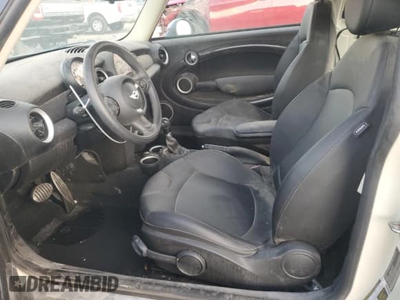 ✅ 2013 MINI Hardtop S • VIN: WMWSV3C54DT396664 • Lot: 93482425. Wystawiony na Copart z przebiegiem 34 826 mil. Bezpłatny archiwum sprzedaży aukcyjnych z USA i szczegółowy raport historii pojazdu na DreamBid. Zdjęcie 7.