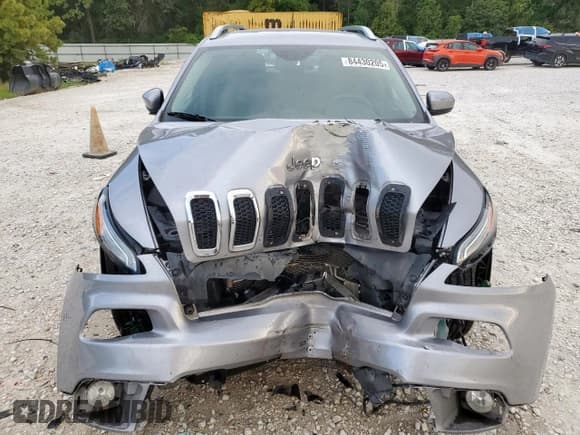 ✅ 2018 Jeep Cherokee Latitude • VIN: 1C4PJLCB5JD574405 • Lot: 84430205. Listed on Copart with 191,681 mi. Free auction sales archive from the USA and detailed vehicle history report at DreamBid. Image 5.