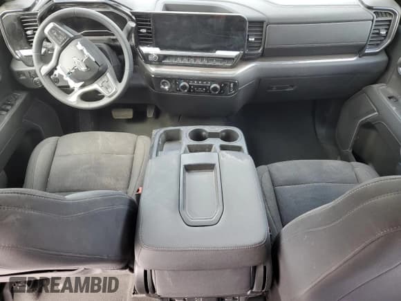 ✅ 2023 Chevrolet Silverado 1500 LT Trail Boss • VIN: 3GCPDFEK2PG250300 • Lot: 49692435. Wystawiony na Copart z przebiegiem Nie podano. Bezpłatny archiwum sprzedaży aukcyjnych z USA i szczegółowy raport historii pojazdu na DreamBid. Zdjęcie 8.