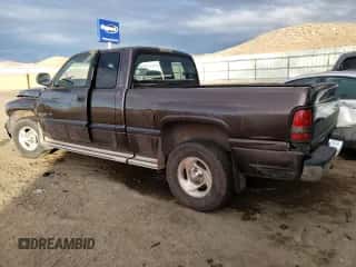 1998 Dodge 1500 z VIN 3B7HF13Z2WG201369, wystawiony jako Copart lot #37128143 z przebiegiem 187 319 mil mil oraz Szkoda całkowita • Salvage title. Historia ofert i sprzedaży dostępna na DreamBid. Obrazek 2.