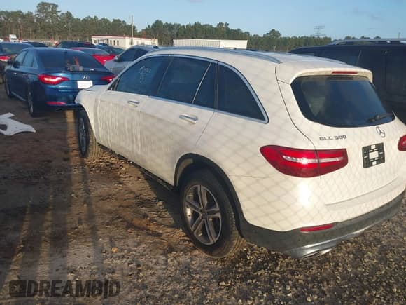 ✅ 2019 Mercedes-Benz GLC 300 • VIN: WDC0G4JB5KF624969 • Lot: 40575762. Wystawiony na IAAI z przebiegiem Nie podano. Bezpłatny archiwum sprzedaży aukcyjnych z USA i szczegółowy raport historii pojazdu na DreamBid. Zdjęcie 3.