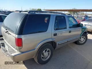 ✅ 2001 Chevrolet Blazer LT • VIN: 1GNDT13W71K195400 • Lot: 41682682. Wystawiony na IAAI z przebiegiem 178 957 mil. Bezpłatny archiwum sprzedaży aukcyjnych z USA i szczegółowy raport historii pojazdu na DreamBid. Zdjęcie 4.