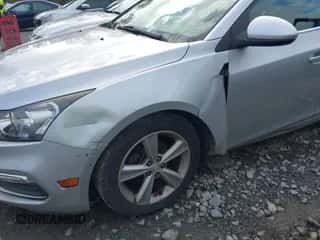 2015 Chevrolet Cruze LT z VIN 1G1PE5SB9F7200332, wystawiony jako IAAI lot #43403040 z przebiegiem 154 776 mil mil oraz . Historia ofert i sprzedaży dostępna na DreamBid. Obrazek 6.