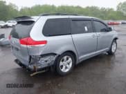 ✅ 2011 Toyota Sienna LE AAS • VIN: 5TDKK3DC7BS165746 • Лот: 42264841. Опубликован ранее на IAAI с пробегом 173 236 миль. Бесплатный доступ к архиву аукционных продаж из США и подробный отчёт об истории автомобиля на DreamBid. Изображение 4.