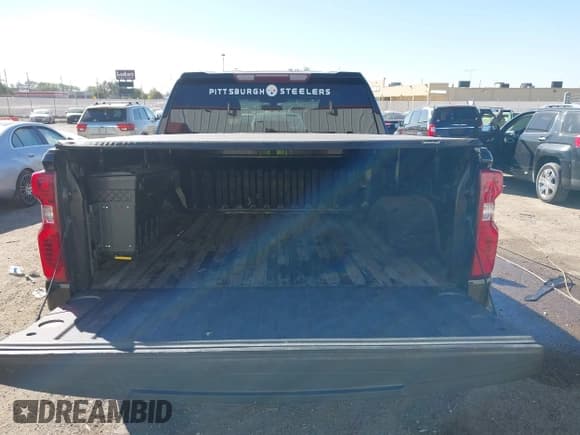 ✅ 2019 Chevrolet Silverado 1500 LT • VIN: 3GCPWCED1KG309680 • Lot: 43512317. Listed on IAAI with 84,209 mi. Free auction sales archive from the USA and detailed vehicle history report at DreamBid. Image 16.