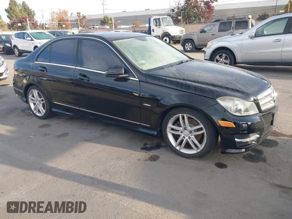 ✅ 2012 Mercedes-Benz C 250 Sport • VIN: WDDGF4HB6CR202275 • Lot: 43827044. Wystawiony na IAAI z przebiegiem 106 508 mil. Bezpłatny archiwum sprzedaży aukcyjnych z USA i szczegółowy raport historii pojazdu na DreamBid. Zdjęcie 1.