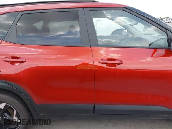 ✅ 2025 Kia Seltos S • VIN: KNDEU2AA6S7802091 • Lot: 43032131. Listed on IAAI with 2,544 mi. Free auction sales archive from the USA and detailed vehicle history report at DreamBid. Image 13.