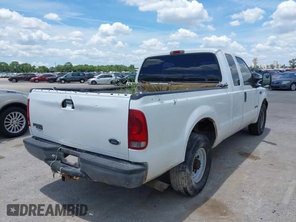 ✅ 2003 Ford F-250 XL • VIN: 1FTNX20FX3EA35282 • Lot: 42564019. Listed on IAAI with 527,619 mi. Free auction sales archive from the USA and detailed vehicle history report at DreamBid. Image 4.