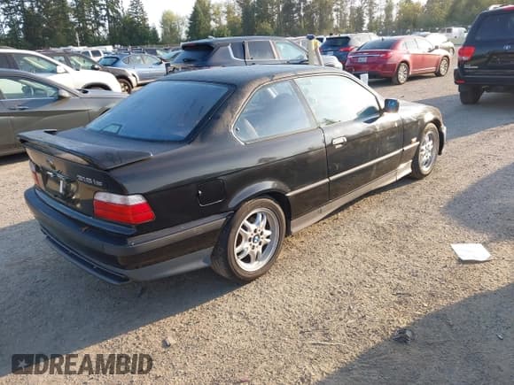 ✅ 1995 BMW 3 Series • VIN: WBABF4328SEK18413 • Lot: 43259206. Wystawiony na IAAI z przebiegiem 161 738 mil. Bezpłatny archiwum sprzedaży aukcyjnych z USA i szczegółowy raport historii pojazdu na DreamBid. Zdjęcie 4.