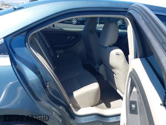 ✅ 2010 Ford Taurus SE • VIN: 1FAHP2DW9AG137509 • Лот: 43138991. Опубликован ранее на IAAI с пробегом 91 135 миль. Бесплатный доступ к архиву аукционных продаж из США и подробный отчёт об истории автомобиля на DreamBid. Изображение 8.