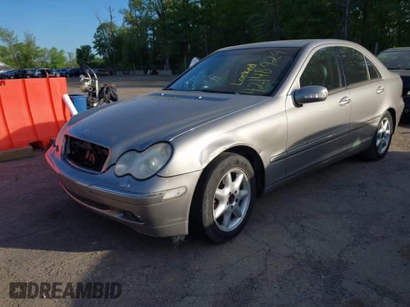 ✅ 2003 Mercedes-Benz C 240 • VIN: WDBRF81J23F399151 • Lot: 42148929. Wystawiony na IAAI z przebiegiem Nie podano. Bezpłatny archiwum sprzedaży aukcyjnych z USA i szczegółowy raport historii pojazdu na DreamBid. Zdjęcie 2.
