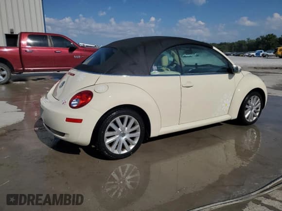 ✅ 2008 Volkswagen Beetle SE • VIN: 3VWRF31Y08M409844 • Lot: 85134255. Wystawiony na Copart z przebiegiem 78 362 mil. Bezpłatny archiwum sprzedaży aukcyjnych z USA i szczegółowy raport historii pojazdu na DreamBid. Zdjęcie 3.