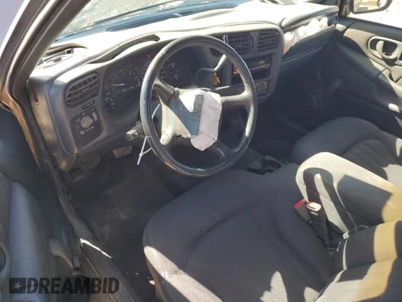 ✅ 2003 Chevrolet S-10 LS • VIN: 1GCCS19X038106564 • Лот: 46473045. Опубликован ранее на Copart с пробегом 159 955 миль. Бесплатный доступ к архиву аукционных продаж из США и подробный отчёт об истории автомобиля на DreamBid. Изображение 8.