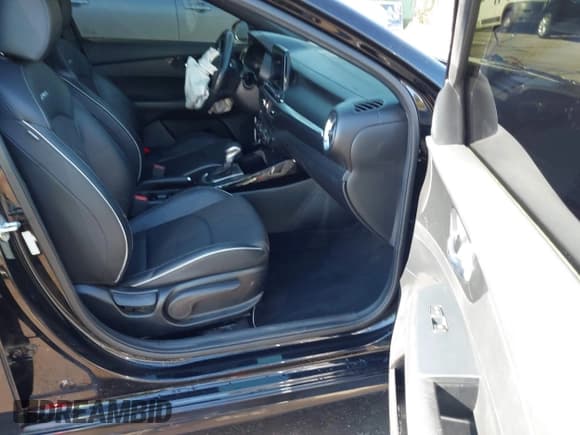 ✅ 2020 Kia Forte GT-Line • VIN: 3KPF34AD8LE224381 • Lot: 43475127. Wystawiony na IAAI z przebiegiem 69 973 mil. Bezpłatny archiwum sprzedaży aukcyjnych z USA i szczegółowy raport historii pojazdu na DreamBid. Zdjęcie 5.